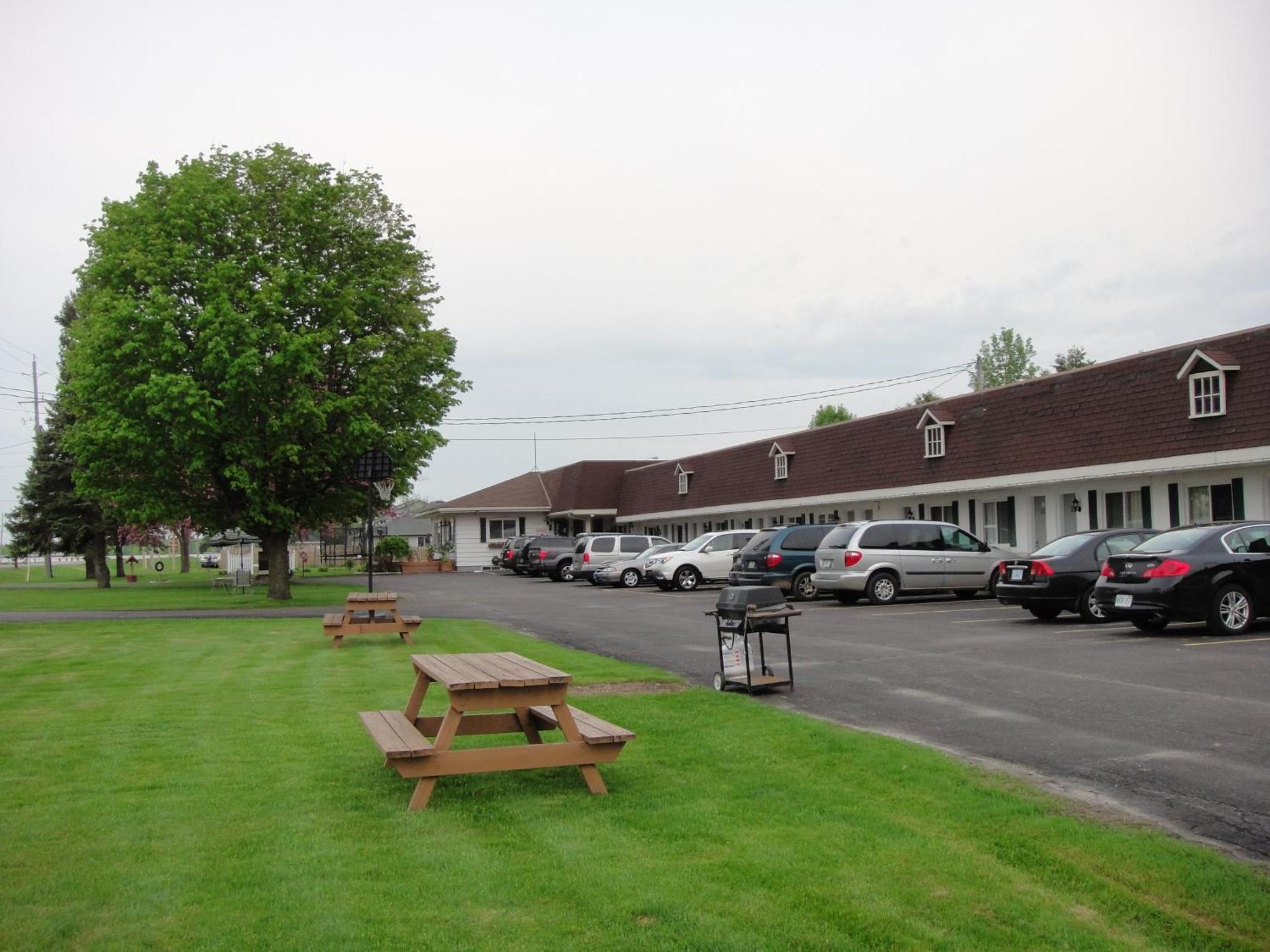 Arnprior Country Squire Motel מראה חיצוני תמונה