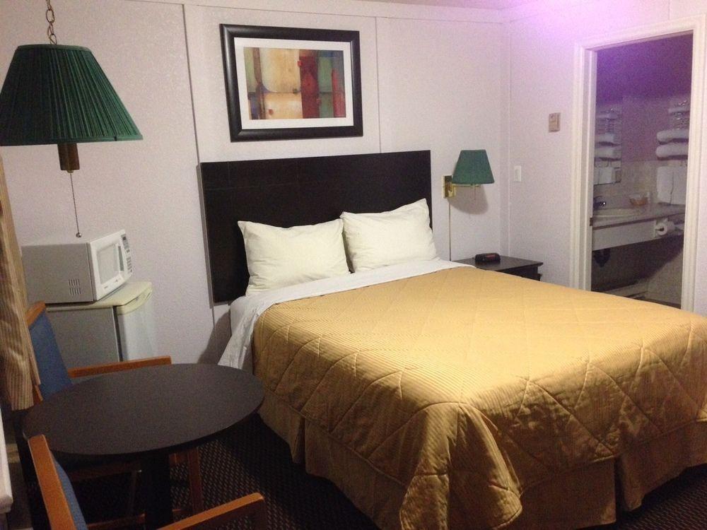 Arnprior Country Squire Motel מראה חיצוני תמונה