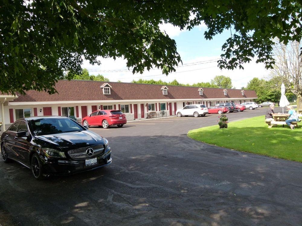 Arnprior Country Squire Motel מראה חיצוני תמונה
