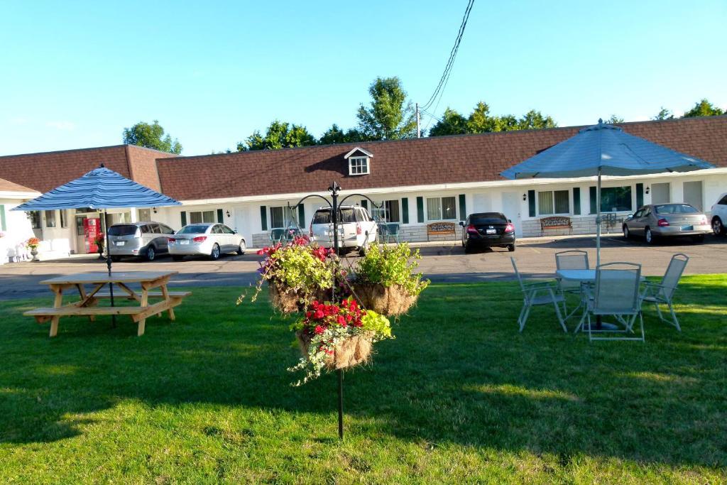 Arnprior Country Squire Motel מראה חיצוני תמונה