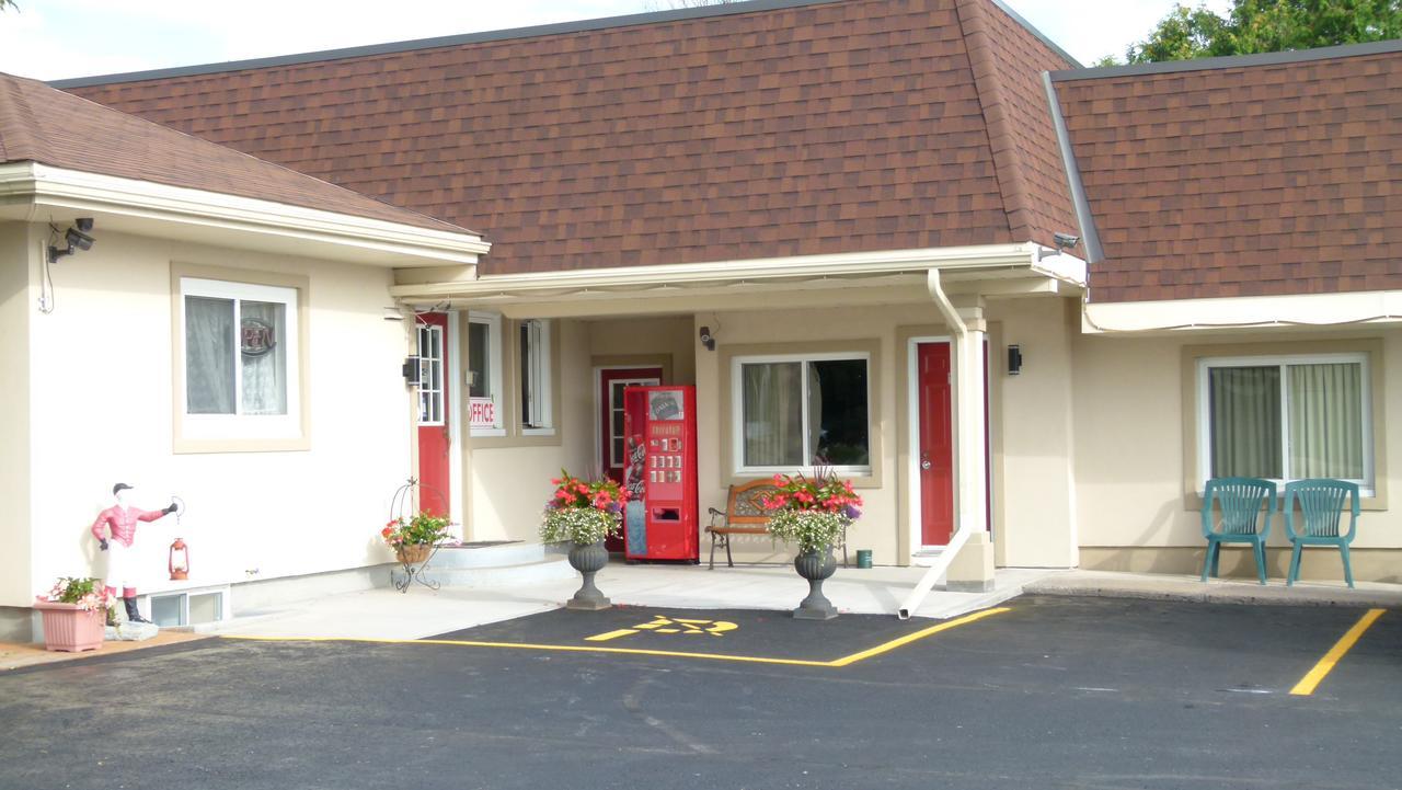 Arnprior Country Squire Motel מראה חיצוני תמונה