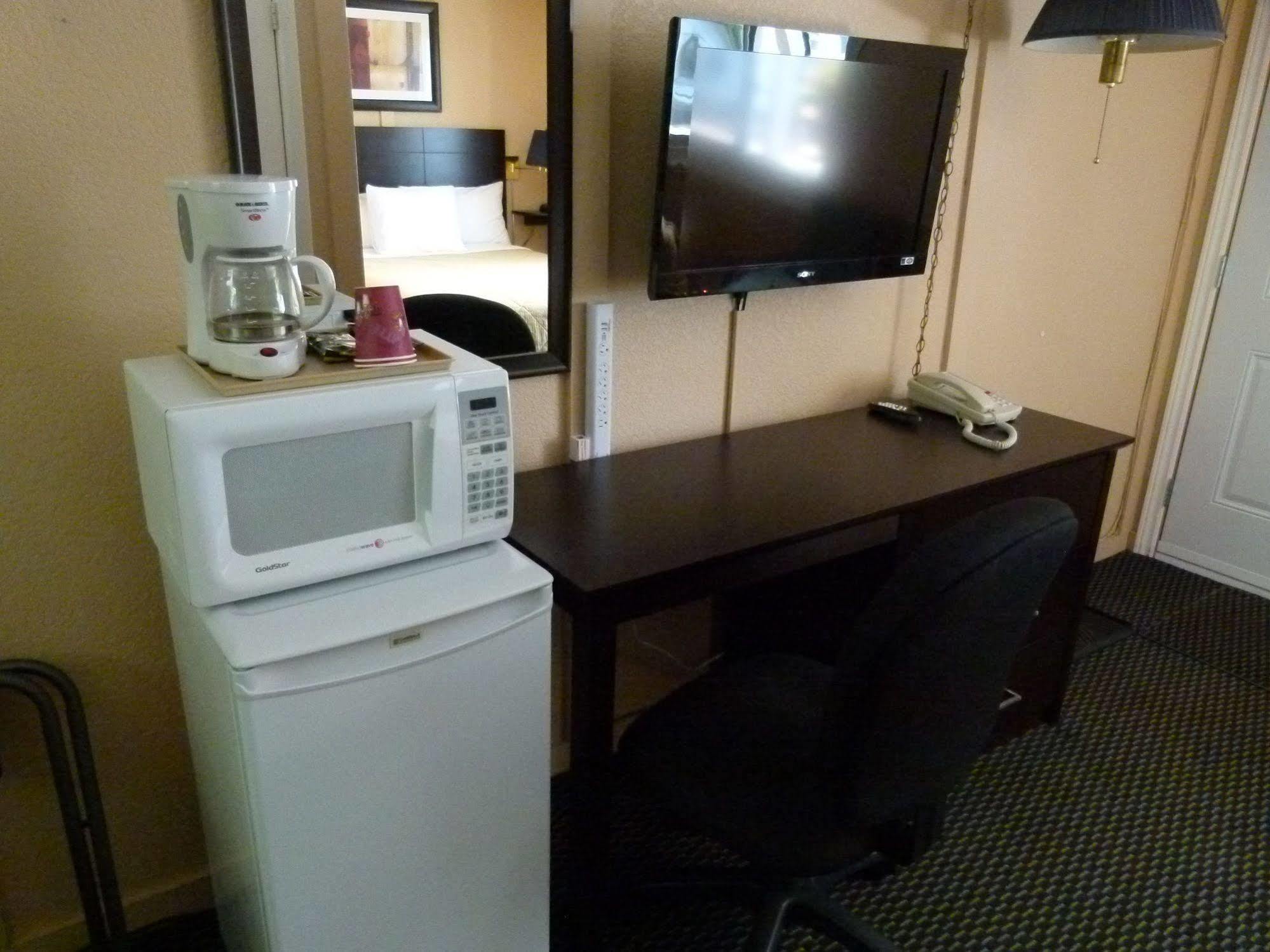 Arnprior Country Squire Motel מראה חיצוני תמונה