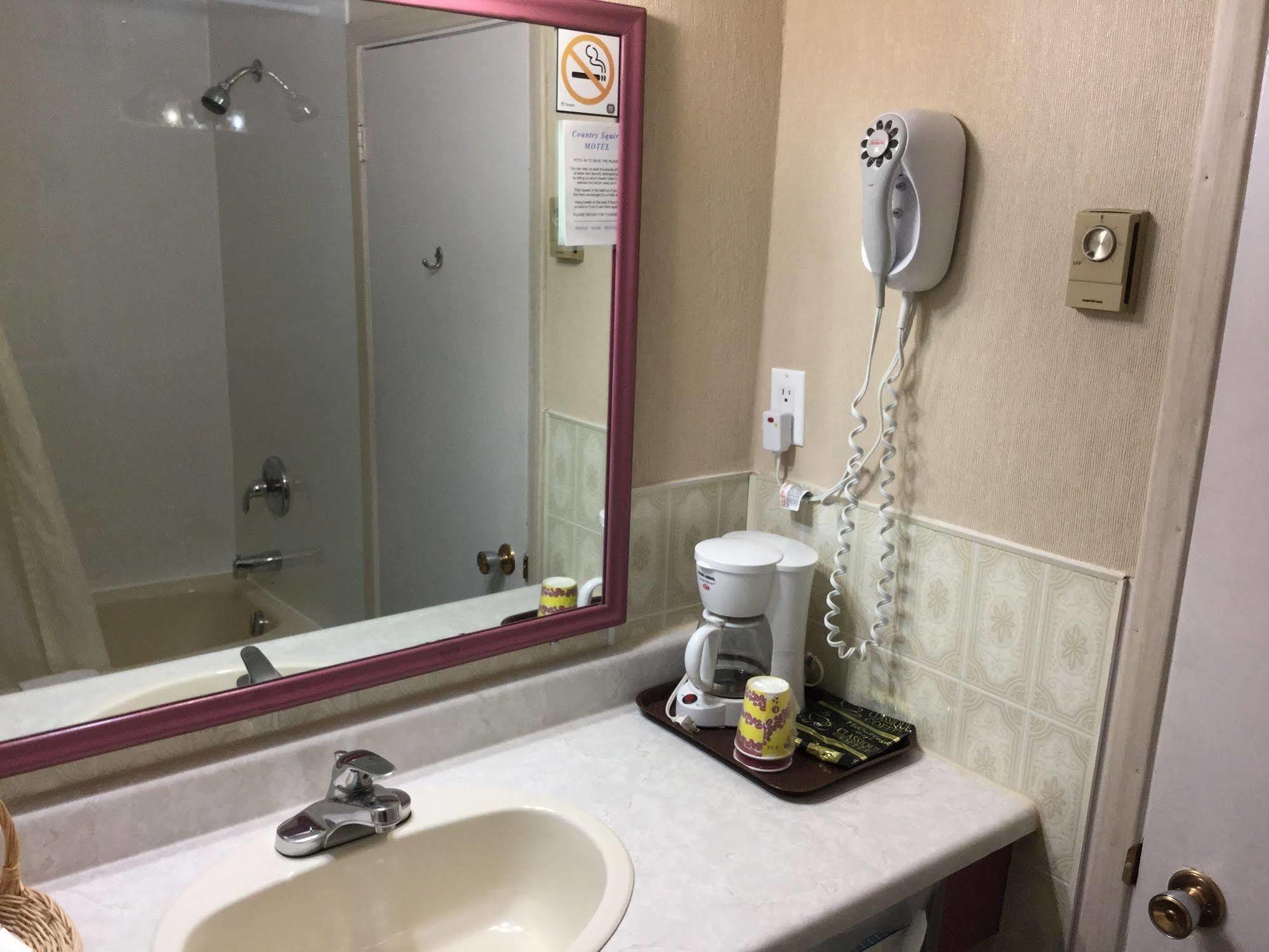 Arnprior Country Squire Motel מראה חיצוני תמונה