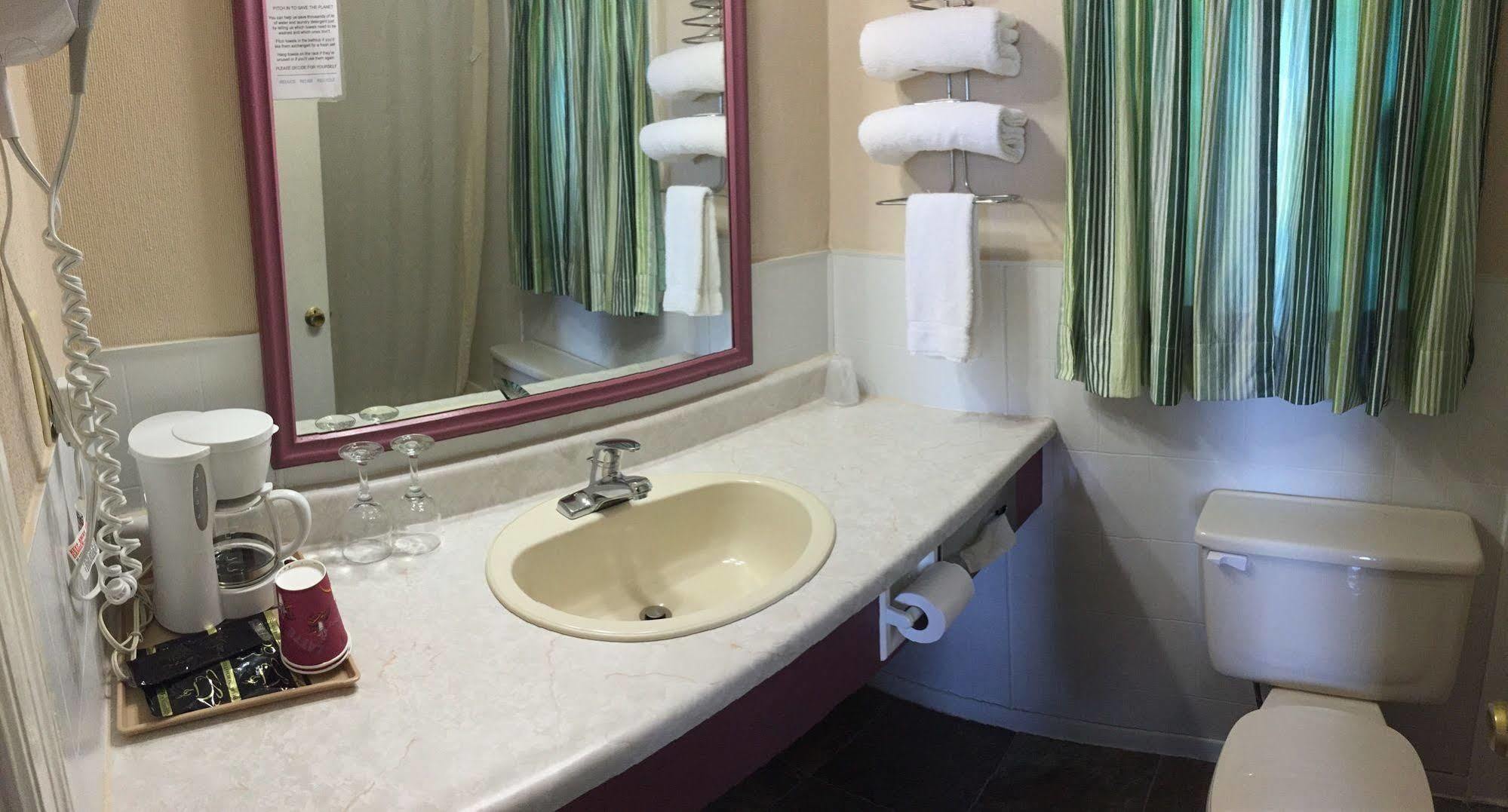 Arnprior Country Squire Motel מראה חיצוני תמונה