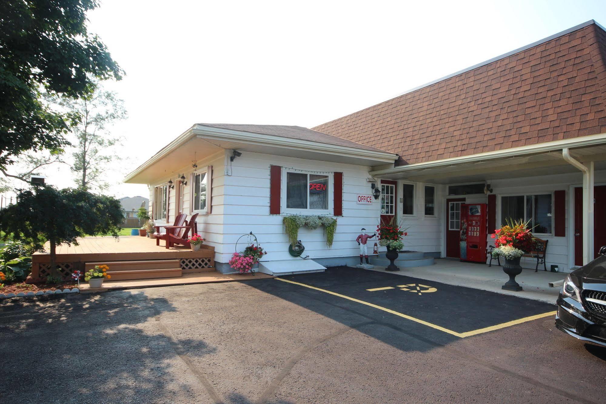 Arnprior Country Squire Motel מראה חיצוני תמונה