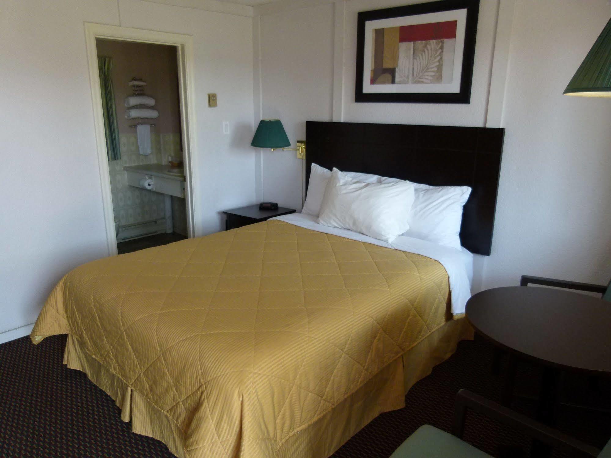Arnprior Country Squire Motel מראה חיצוני תמונה