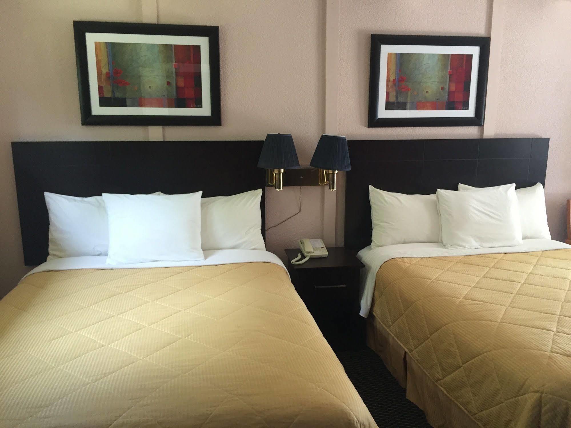 Arnprior Country Squire Motel מראה חיצוני תמונה