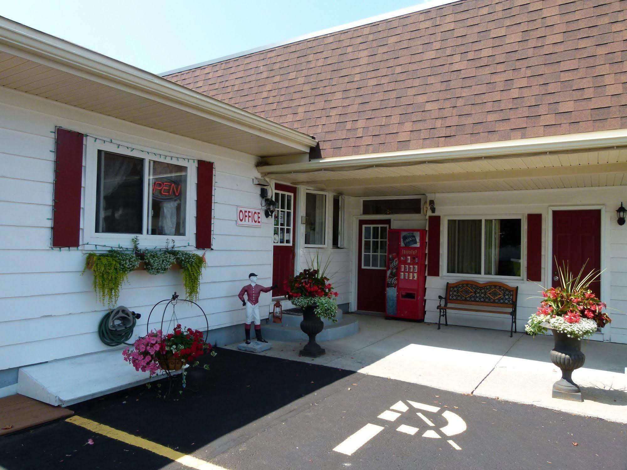 Arnprior Country Squire Motel מראה חיצוני תמונה